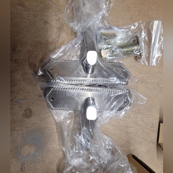 Emtek Rope style rosette with Milano Lever - Picture 4 of 4